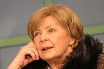 Чтобы попасть в театр, она принесла чужой диплом. И проработала там всю жизнь