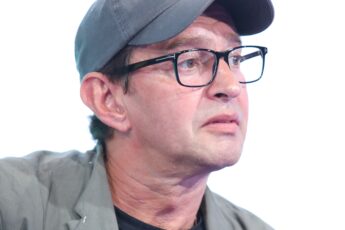 В декабре 2008-го он был самым востребованным актёром страны и человеком, у которого только что закончилась жизнь. Жене было 33, сыну — год и два месяца