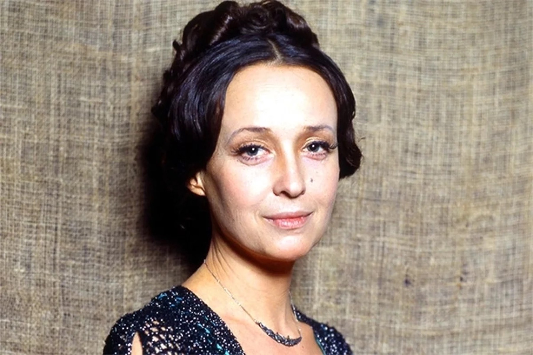 «В неё была влюблена вся страна» 💔 Та самая учительница из «Доживём до понедельника» на двадцать лет исчезла со сцены, а счастье своё встретила слишком поздно