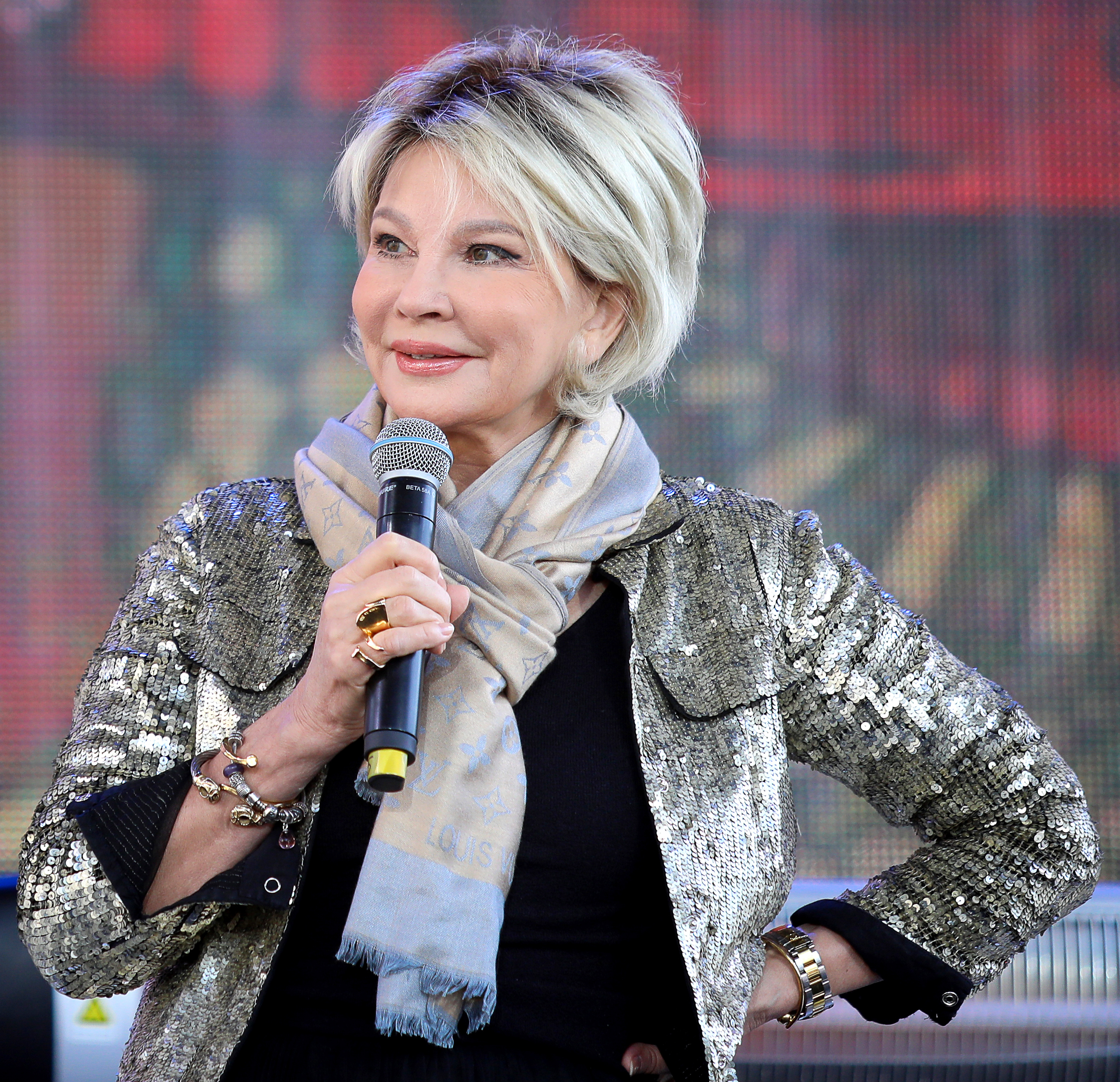 Уволилась по факсу из Англии и пропала с экрана на семь лет 📺 Куда исчезла тётя Таня из «Спокойной ночи, малыши»: Татьяна Веденеева