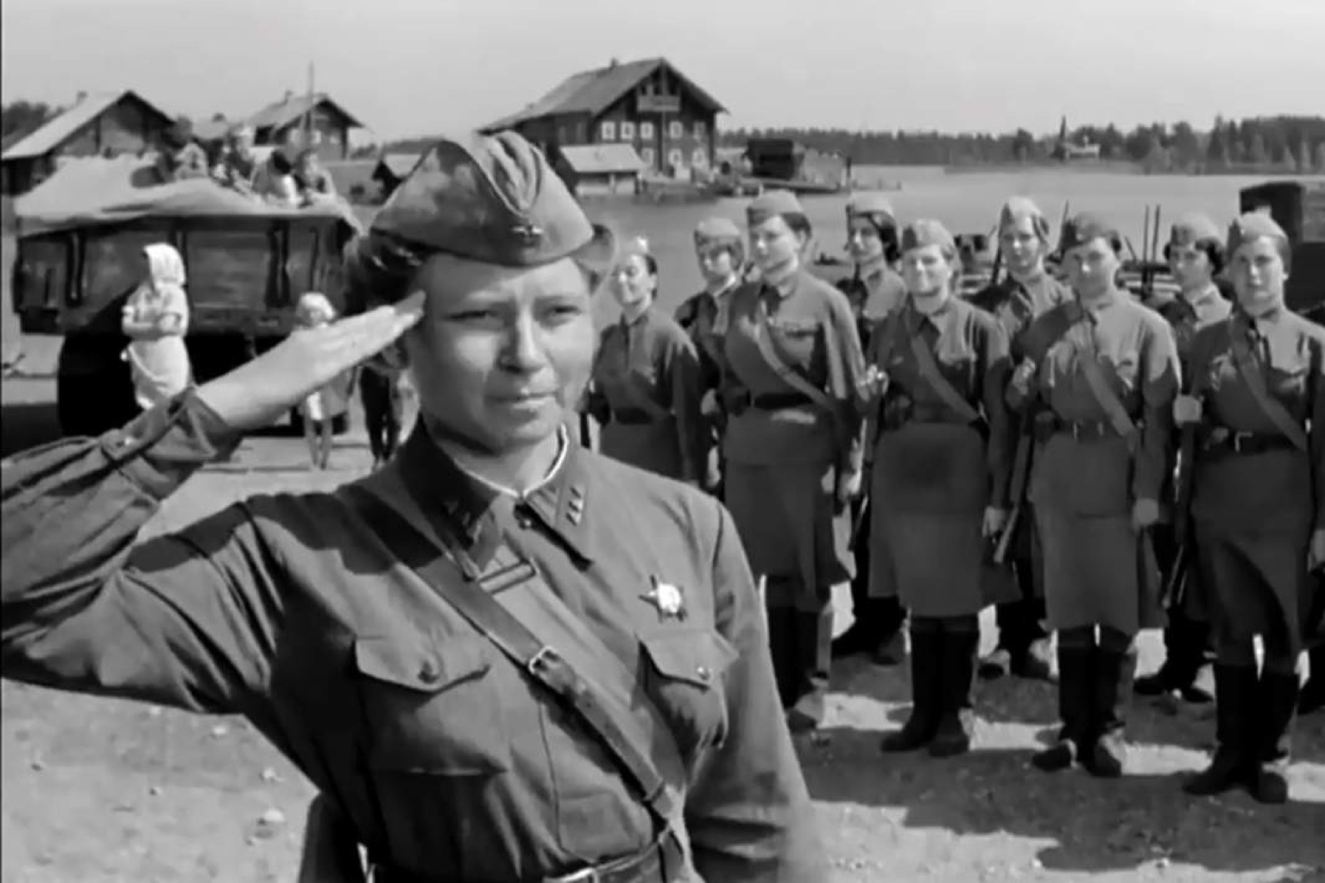 Трижды провалила экзамен во МХАТ и мыла полы, чтобы выжить 😔 А стала лицом целого поколения: Людмиле Зайцевой — 80