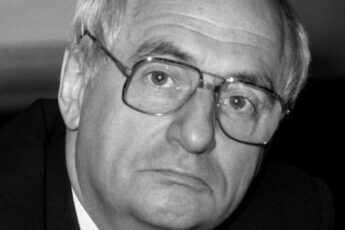 Его учили на артиста, и он уехал играть в Пермь. А первый спектакль поставил в студенческом кружке
