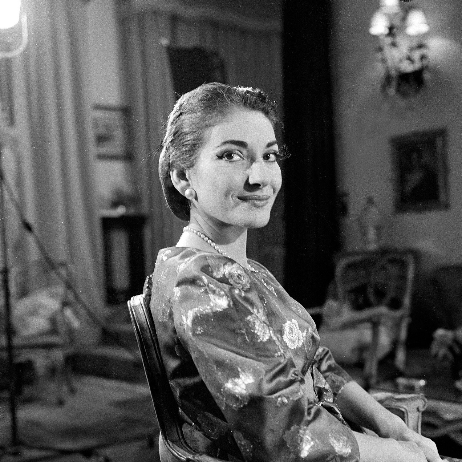 В консерваторию брали с шестнадцати, а ей было тринадцать 🎼 Возраст девочке прибавили — и педагог увидела перед собой полную школьницу в очках с толстыми стёклами