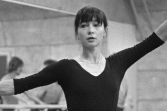Ещё ученицей она выиграла Всесоюзный конкурс. А через год её репетитором стала Уланова
